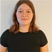 Me defino como chica titulada en bachillerato científico.